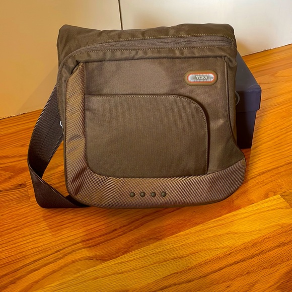 Tumi messenger bag - Picture 1 of 3